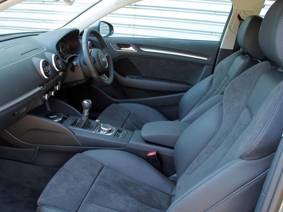 Интерьер Audi A3 2.0 TDI (8V) 2012 года  (UK) (фото 3 из 16)